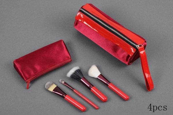 Kit de 4 Pincéis Essenciais Vermelho Replica MAC